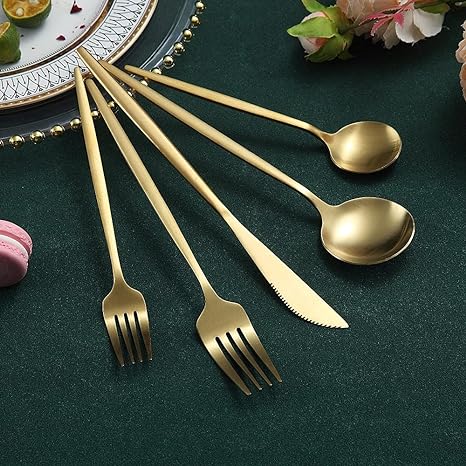"Minimalistisches Edelstahl Besteck Set in elegantem Design, modern und stilvoll für jeden Esstisch."