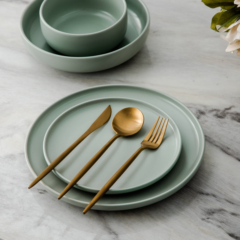 "Minimalistisches Edelstahl Besteck Set in elegantem Design, modern und stilvoll für jeden Esstisch."