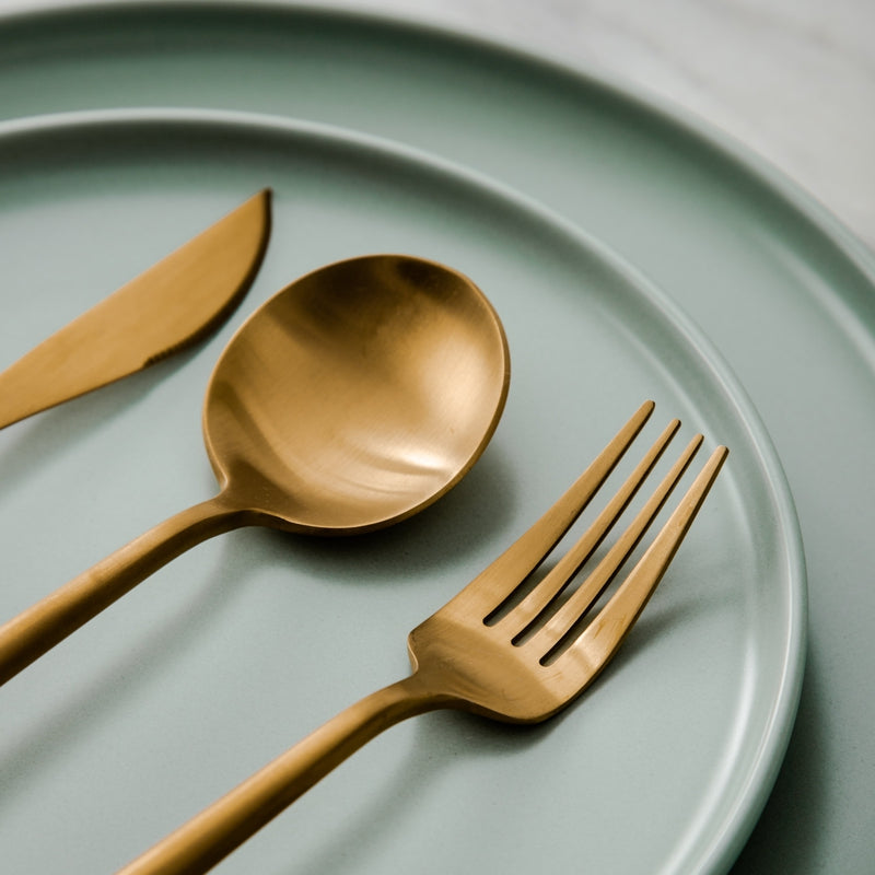 "Minimalistisches Edelstahl Besteck Set in elegantem Design, modern und stilvoll für jeden Esstisch."