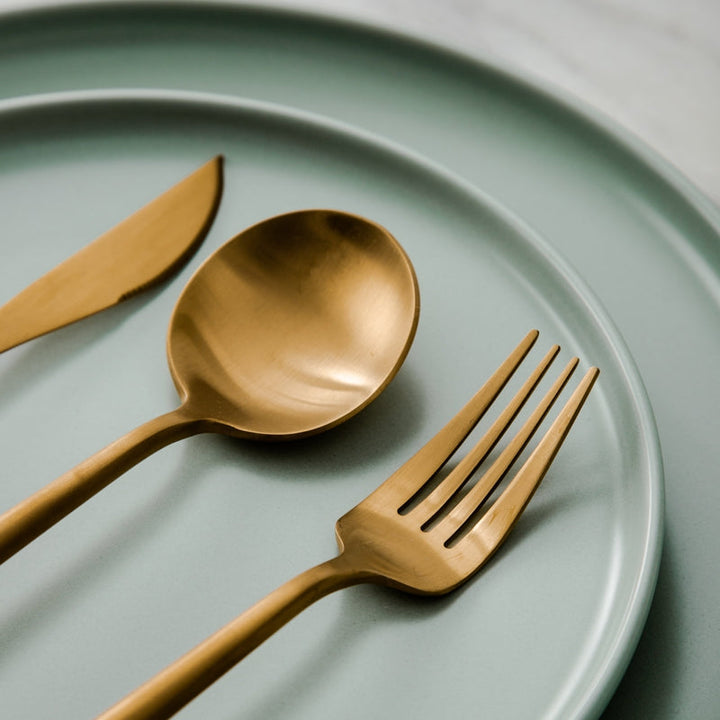 "Minimalistisches Edelstahl Besteck Set in elegantem Design, modern und stilvoll für jeden Esstisch."