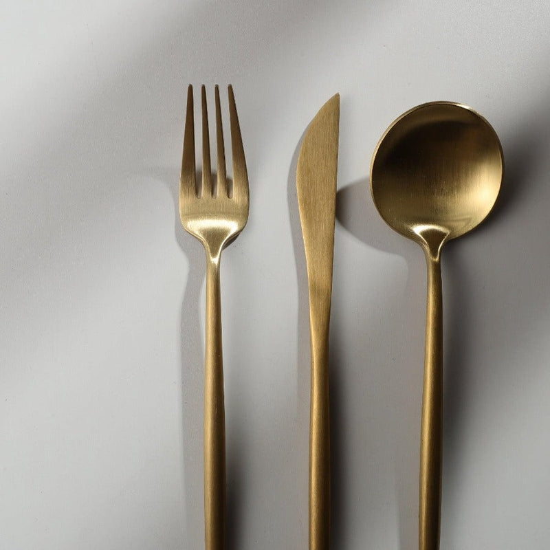 "Minimalistisches Edelstahl Besteck Set in elegantem Design, modern und stilvoll für jeden Esstisch."