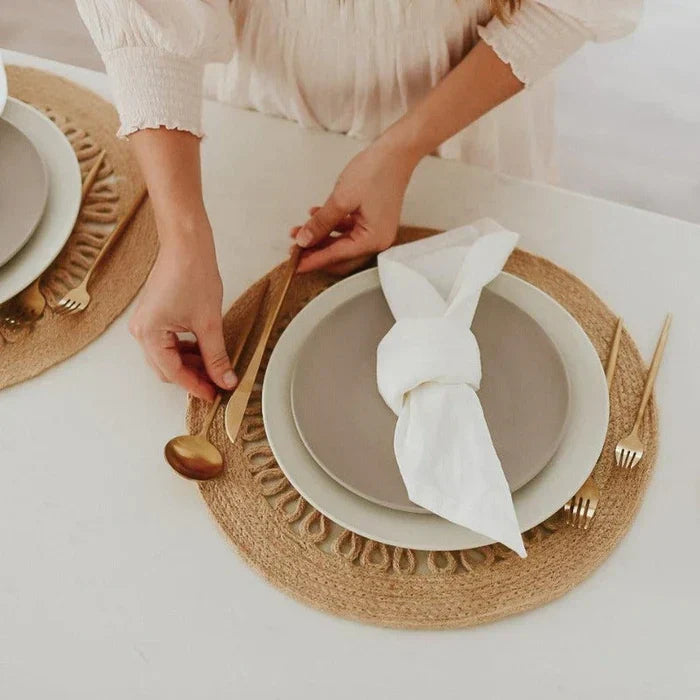 "Minimalistisches Edelstahl Besteck Set in elegantem Design, modern und stilvoll für jeden Esstisch."