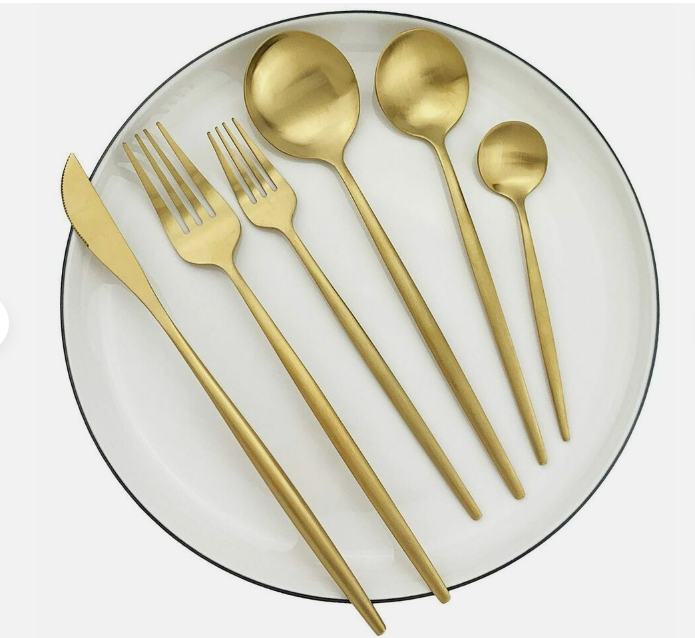 "Minimalistisches Edelstahl Besteck Set in elegantem Design, modern und stilvoll für jeden Esstisch."