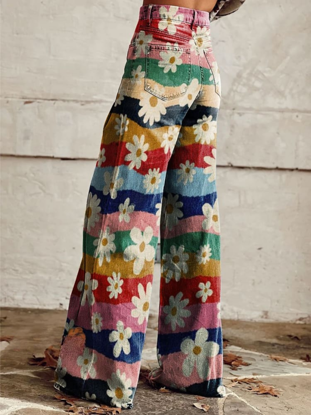 Elegante damesbloemenbroek in retrostijl met wijd uitlopende pijpen en hoge taille, perfect voor elke gelegenheid.