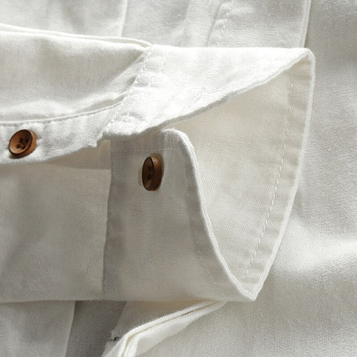 Herenkleding: slim fit overhemd met bandkraag en lange mouwen, ideaal voor een moderne stijl.