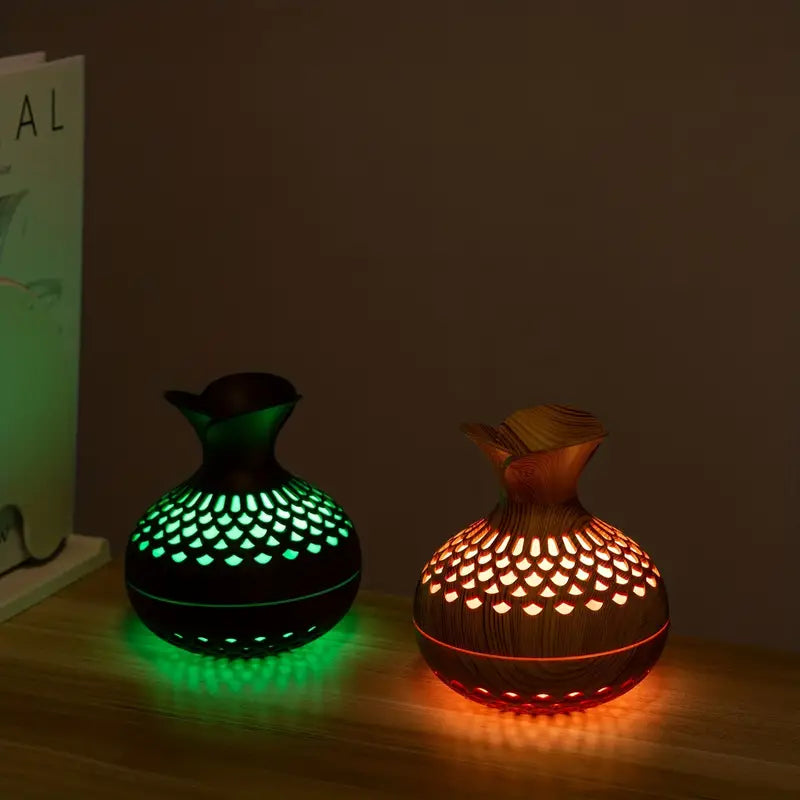 Elegante AromaBloom aroma diffuser voor etherische olie, met sfeervolle verlichting; wellness en ontspanning.