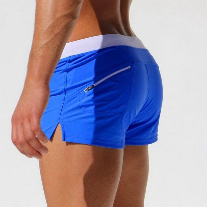 Elegante heren zwemshort, moderne snit voor een stijlvolle look bij het zwembad.