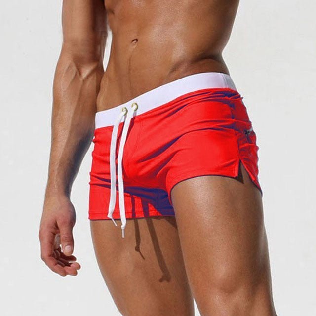 Praktisch zakdetail op moderne heren zwemshort, handig voor kleine benodigdheden.
