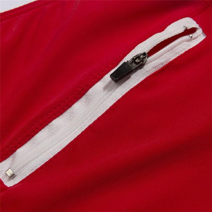 Moderne heren zwembroek met subtiele details, kwaliteitsbadkleding voor heren.