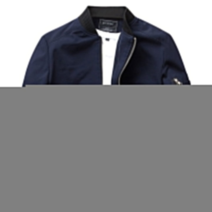 Modern heren zomerjack in donkerblauw, waterafstotend, lichtgewicht vooraanzicht, perfecte stijl voor lente en zomer.