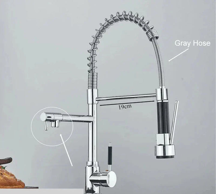 Stijlvolle keukenkraan met draaibare functie, flexibele uitloop en moderne esthetiek, gebruiksvriendelijk.