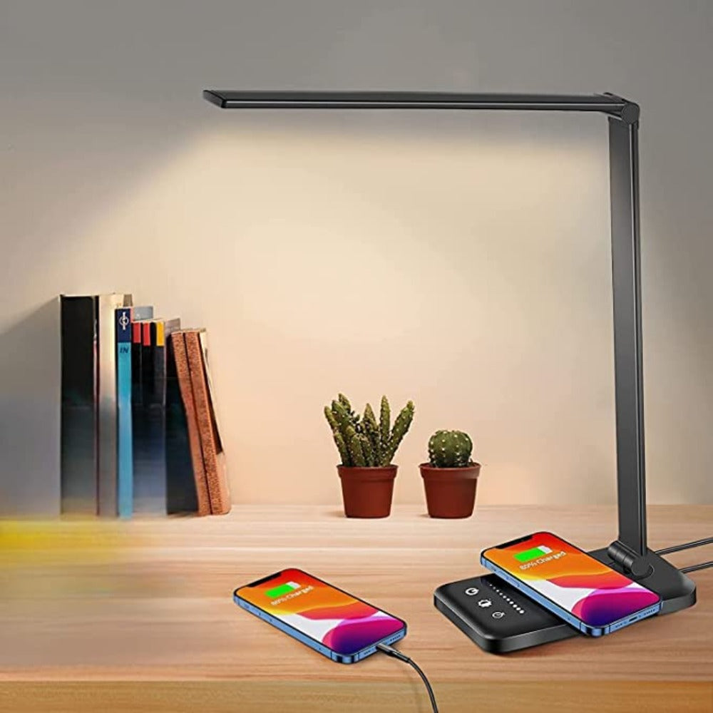Dimbaar LED tafellamp BrightEase met touch bediening, oogvriendelijk licht & USB-poort voor kantoor of studie.