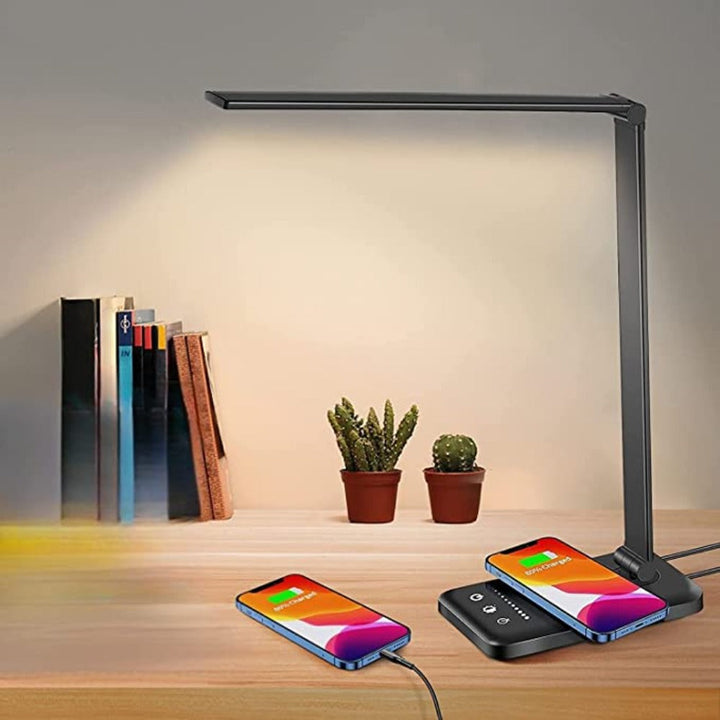 Dimbaar LED tafellamp BrightEase met touch bediening, oogvriendelijk licht & USB-poort voor kantoor of studie.