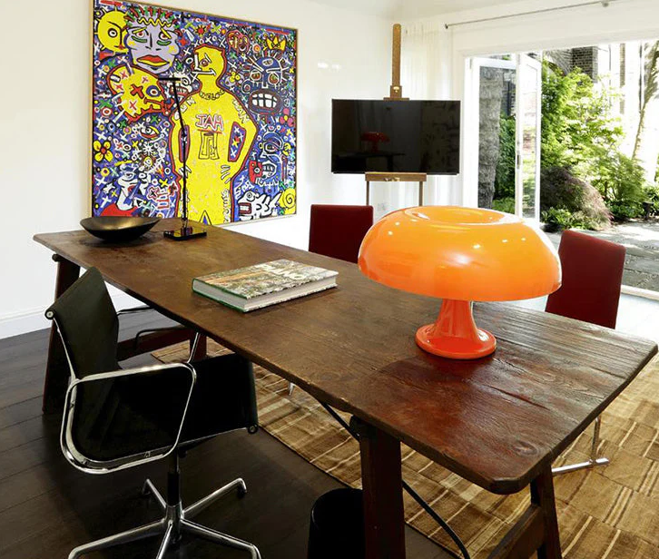 Moderne LED paddenstoel tafellamp, minimalistisch, energiebesparend, ideaal voor woon- en slaapkamer met zacht, warm licht.