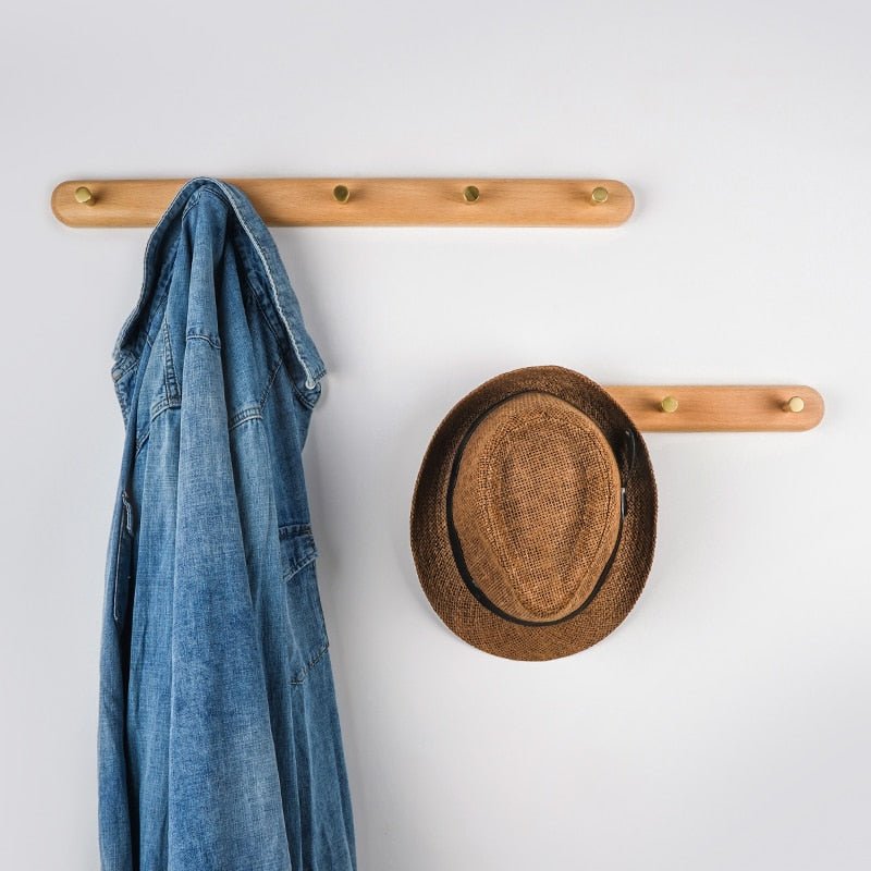 Design wandkapstok LignaHook: natuurlijk hout en glanzend messing. Ideaal voor opbergen en een chique interieur.