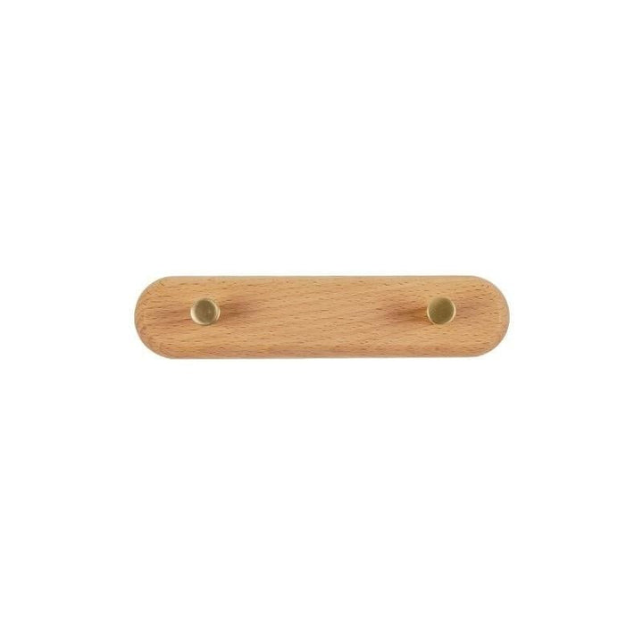 Stijlvolle houten wandkapstok met meerdere messing haken. Perfecte opbergoplossing voor jassen en accessoires.