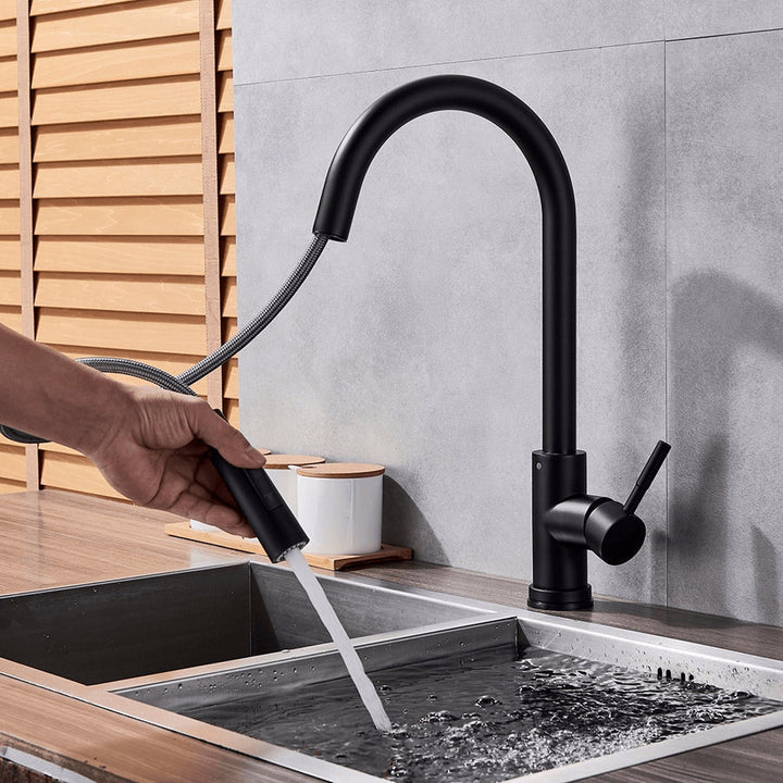 MALORIA keukenkraan met bewegingssensor in een moderne keuken, klaar voor dekmontage.