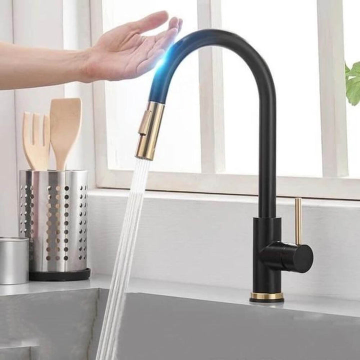 Geborsteld nikkel MALORIA keukenkraan, handsfree bediening. Upgrade je keuken met dit stijlvolle design.