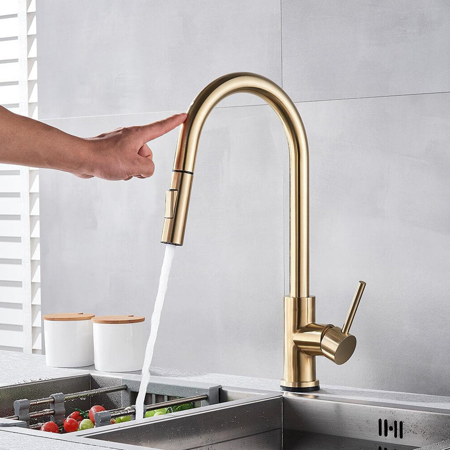 Stijlvolle roestvrijstalen MALORIA keukenkraan met bewegingssensor, modern design en functionaliteit.
