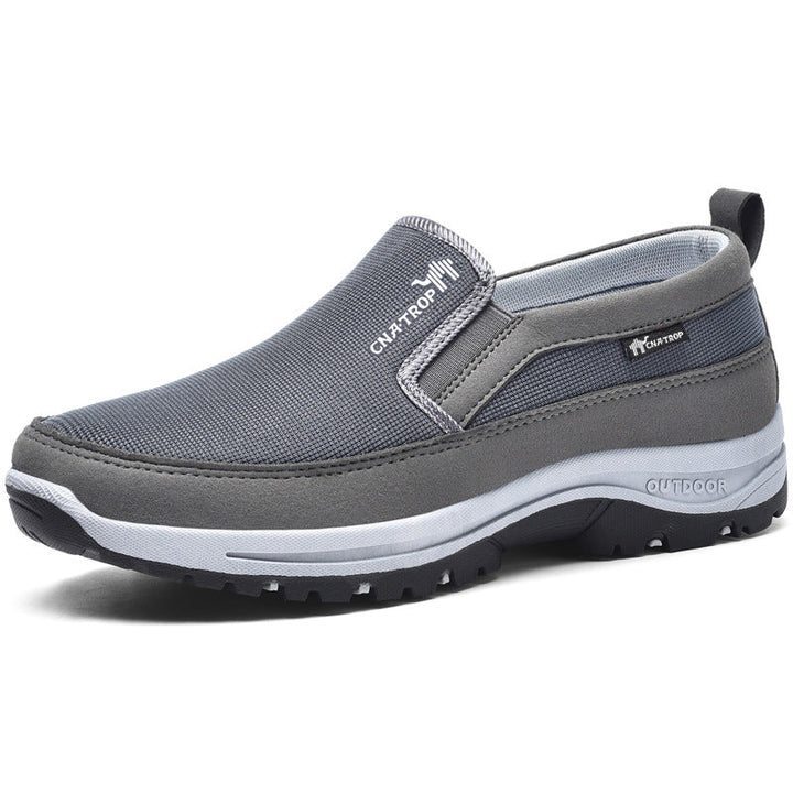 Moderne grijze orthopedische sneakers, ademend, ideaal voor pijnvrij staan en lopen.