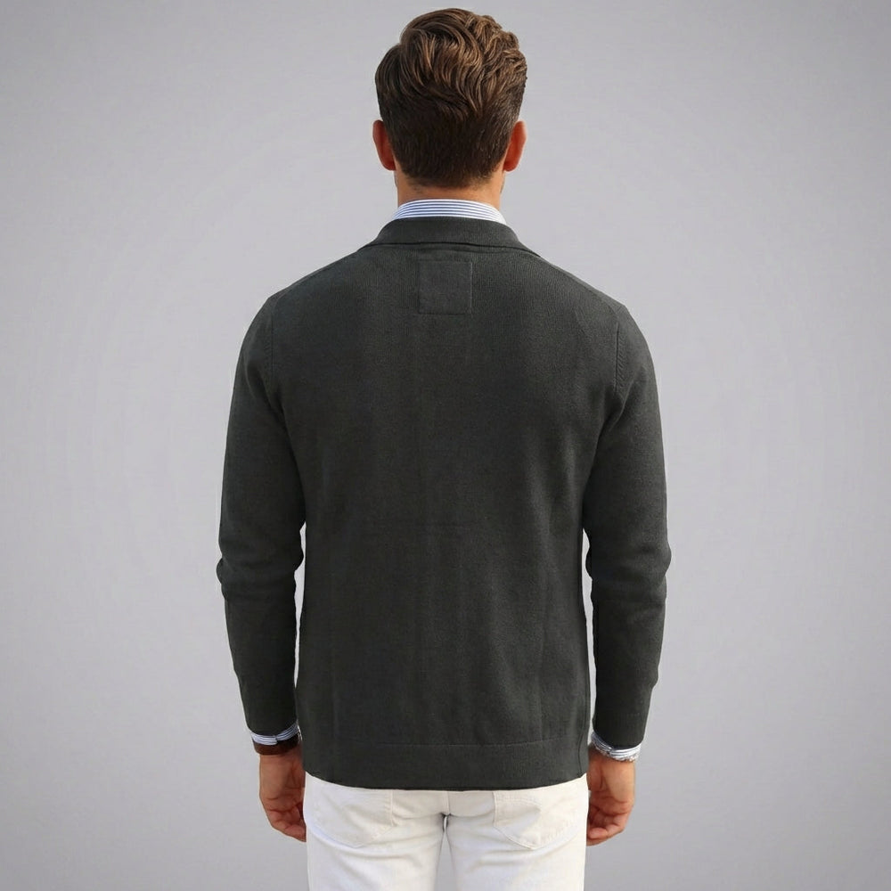 Detail van de stijlvolle klepzakken op een comfortabele herenblazer, perfect voor elke gelegenheid.