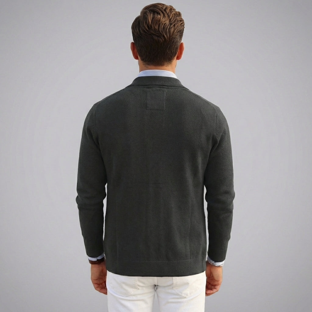 Detail van de stijlvolle klepzakken op een comfortabele herenblazer, perfect voor elke gelegenheid.