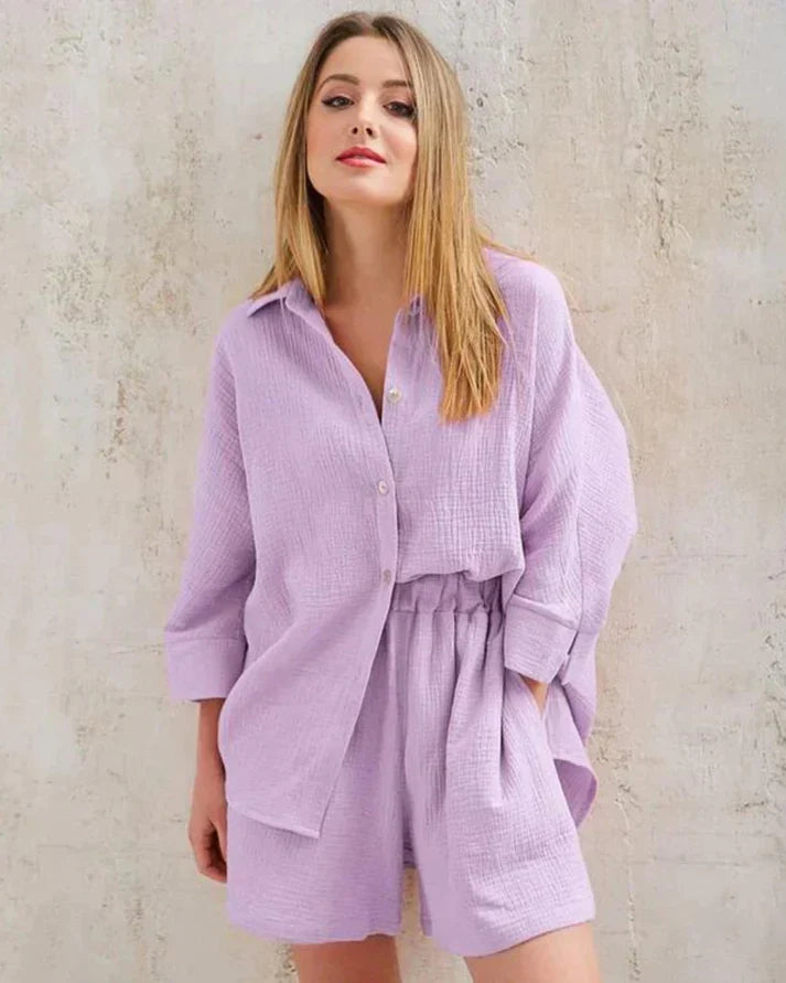 Stijlvolle gestructureerde dames zomer outfit, tweedelig en veelzijdig voor casual of chique gelegenheden.