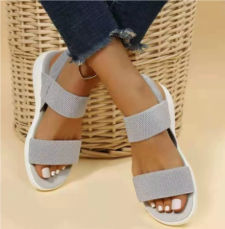 Modieuze, ademende dames sandalen in zwart met orthopedisch comfort en verstelbare pasvorm voor warme dagen.