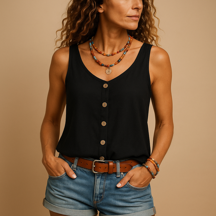Casual dames top met mouwloos design, V-hals en knoopdetail; een veelzijdige keuze voor de zomer.