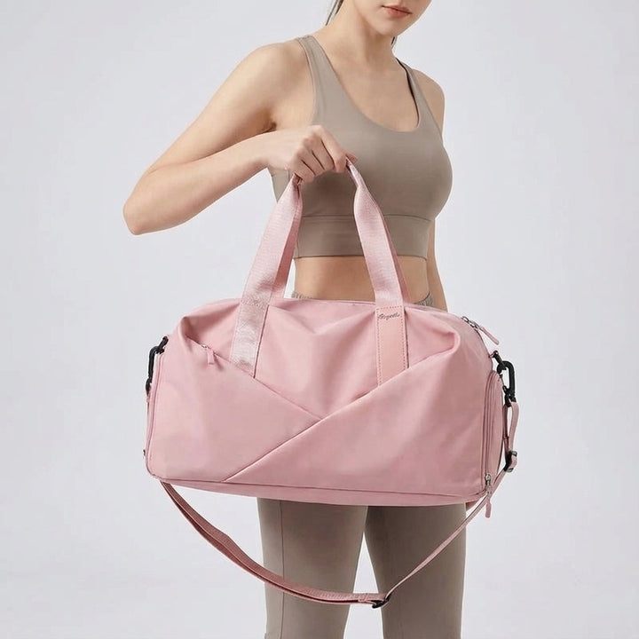 Interieur van de Movella multifunctionele reis- en gymtas, met slimme organisatievakken voor al je spullen.
