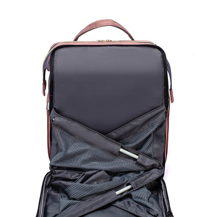 Innovatieve luiertas die transformeert tot een veilig babybed, onmisbaar voor reizen met baby's.