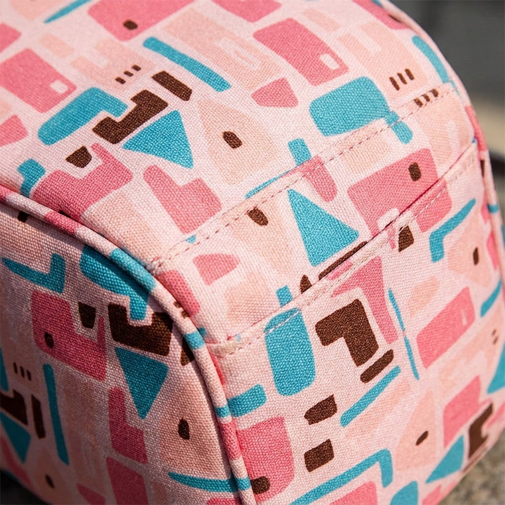 Stijlvolle luiertas rugzak met veel opbergvakken; draagbaar en comfortabel voor dagelijks gebruik met baby.