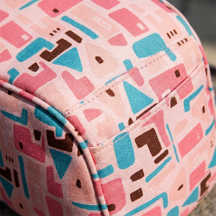 Stijlvolle luiertas rugzak met veel opbergvakken; draagbaar en comfortabel voor dagelijks gebruik met baby.