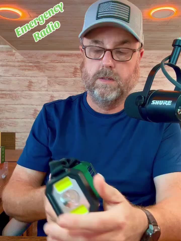 Ultieme survival radio: handslinger, zonne-energie, zaklamp, powerbank en weerwaarschuwing.