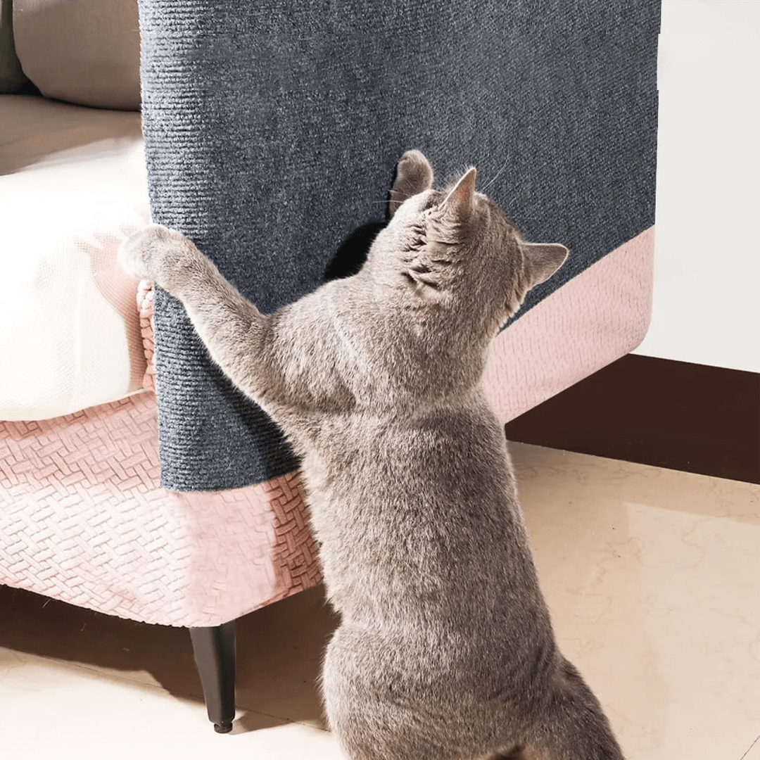 Onzichtbare, zelfklevende SilkGuard meubelbescherming beschermt effectief tegen kattenkrassen.