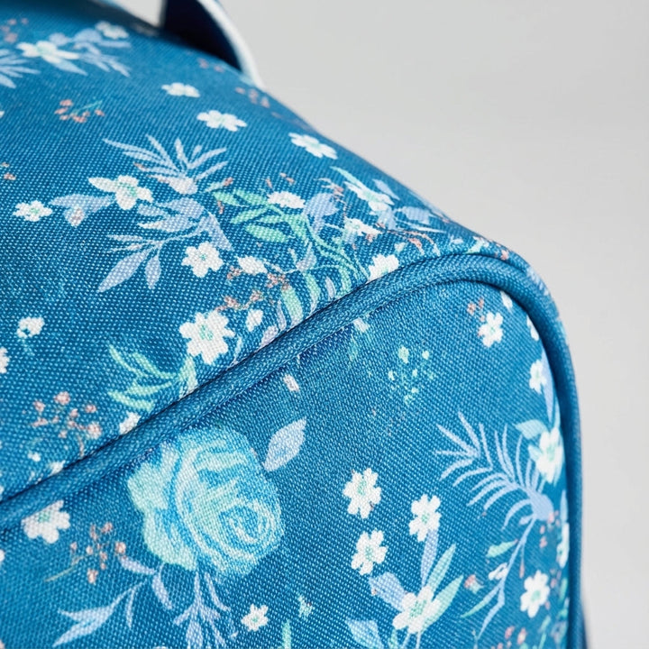 Compacte opvouwbare polyester rolduffel reistas met wielen, bespaart ruimte na gebruik en tijdens opslag.