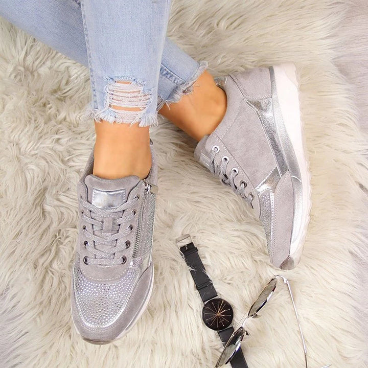 Orthopedische, ademende damesschoenen in beige en grijs met antislipzool, bieden comfort en houdingsondersteuning.
