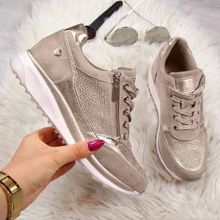 Orthopedische, ademende damesschoenen in beige en grijs met antislipzool, bieden comfort en houdingsondersteuning.