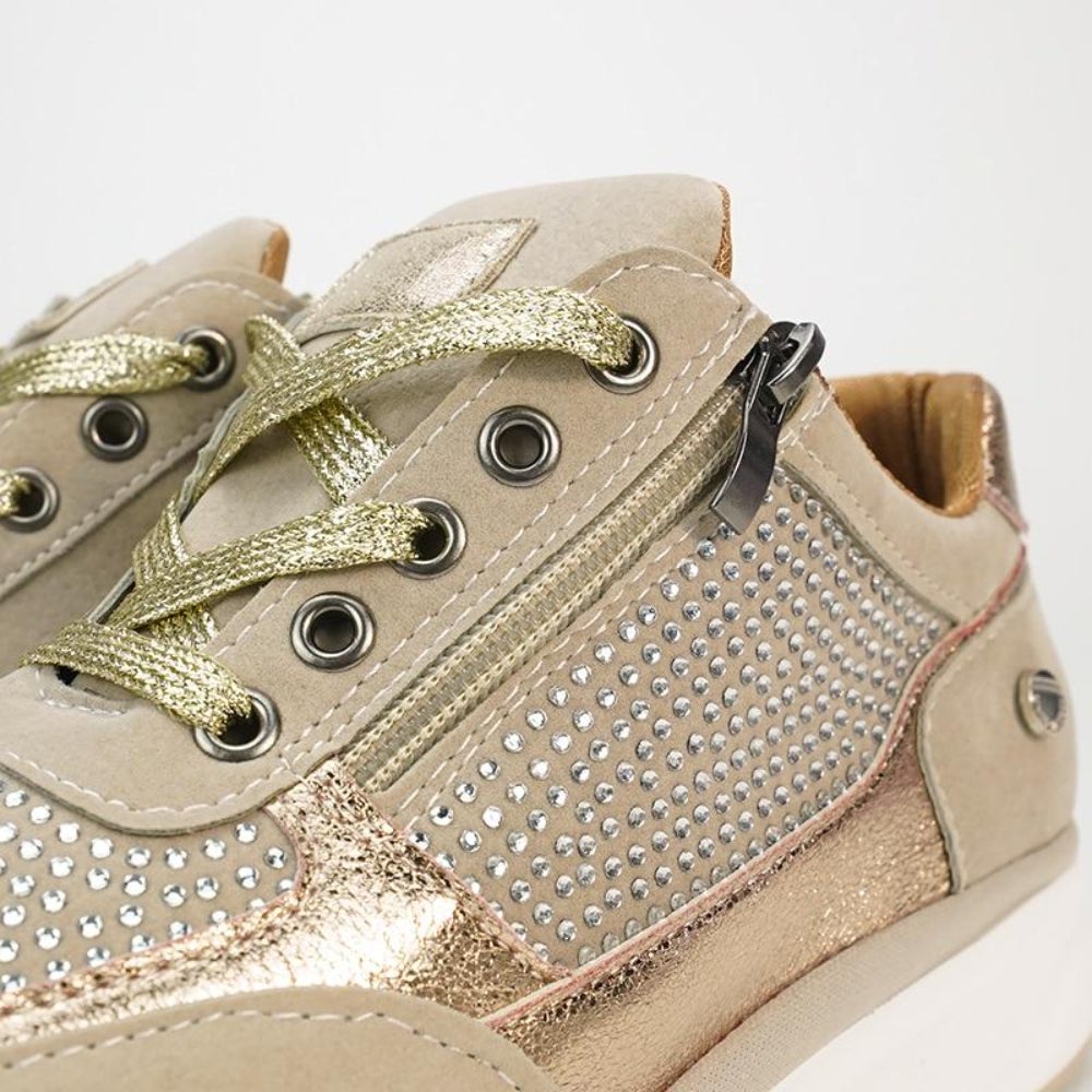 Orthopedische, ademende damesschoenen in beige en grijs met antislipzool, bieden comfort en houdingsondersteuning.