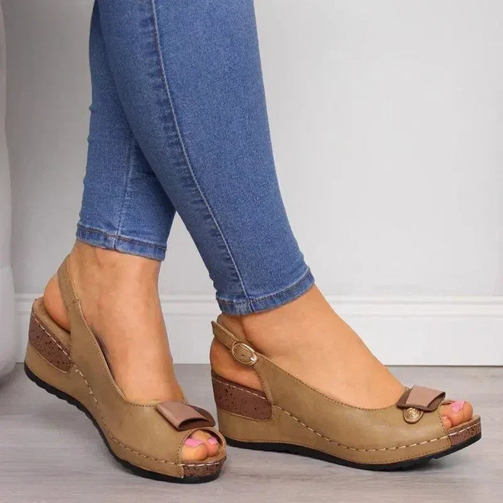 Orthopedische sandalen met hak voor dames, comfortabel, elegant, in bruin, zwart, beige, ideaal voor elke gelegenheid.