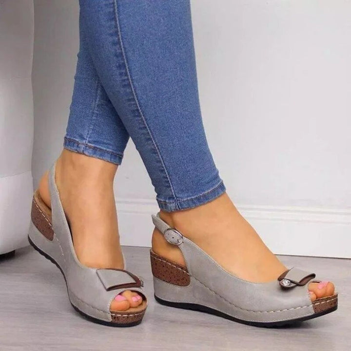 Orthopedische sandalen met hak voor dames, comfortabel, elegant, in bruin, zwart, beige, ideaal voor elke gelegenheid.