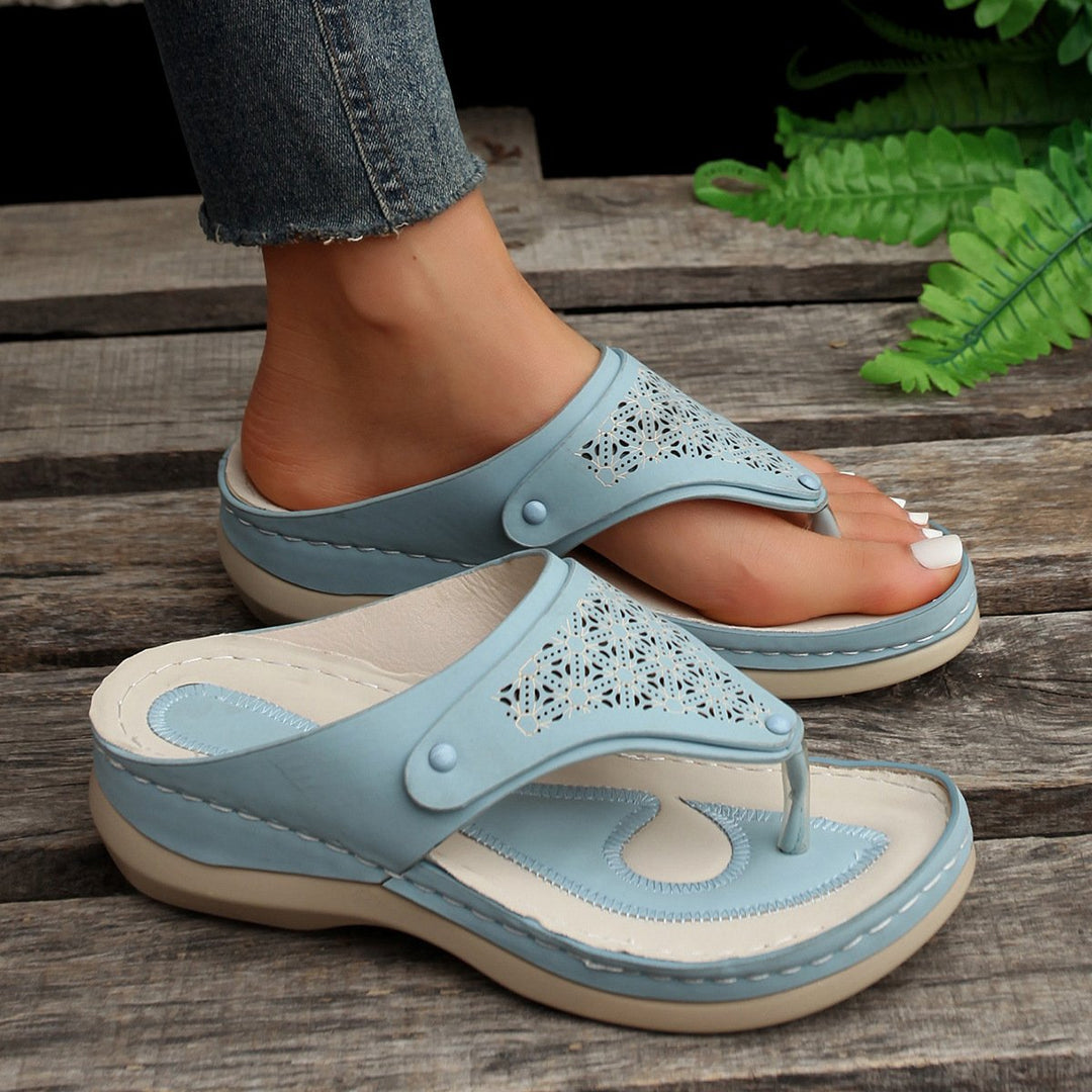 Orthopedische leren damessandalen met gewatteerde zool, ideaal voor buitenavonturen en stedelijk comfort.