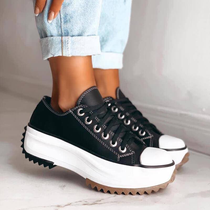 Witte orthopedische platformsneakers voor dames, stijlvol met verhoogd ontwerp en stevige zool voor comfort en mode.