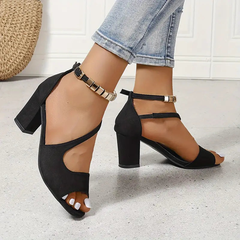 Vooraanzicht van orthopedische dames sandalen in zwart