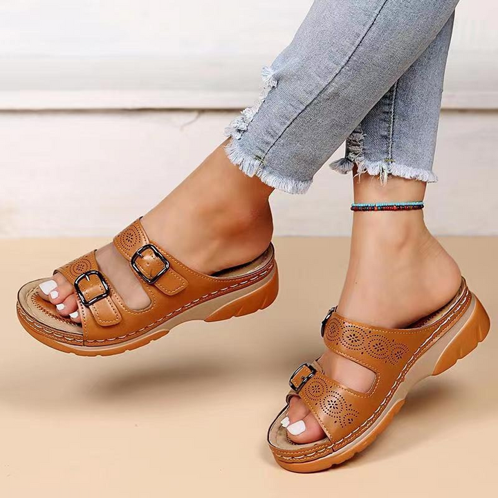 Orthopedische sandalen voor dames in beige met ergonomisch design en gelzool voor optimale comfort en ondersteuning.