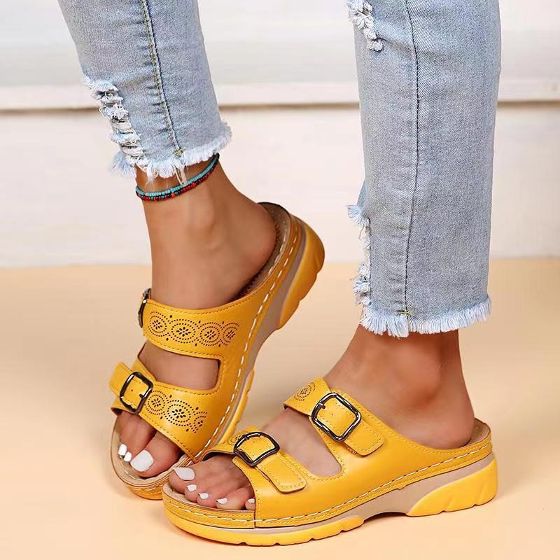Orthopedische sandalen voor dames in beige met ergonomisch design en gelzool voor optimale comfort en ondersteuning.