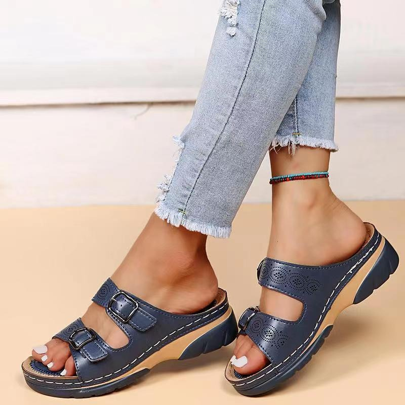Orthopedische sandalen voor dames in beige met ergonomisch design en gelzool voor optimale comfort en ondersteuning.
