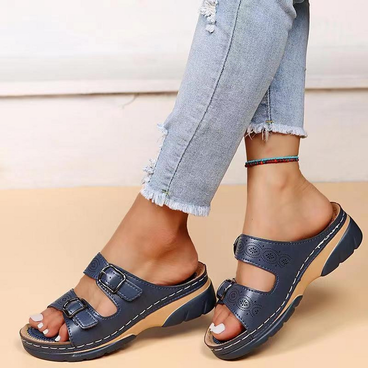 Orthopedische sandalen voor dames in beige met ergonomisch design en gelzool voor optimale comfort en ondersteuning.