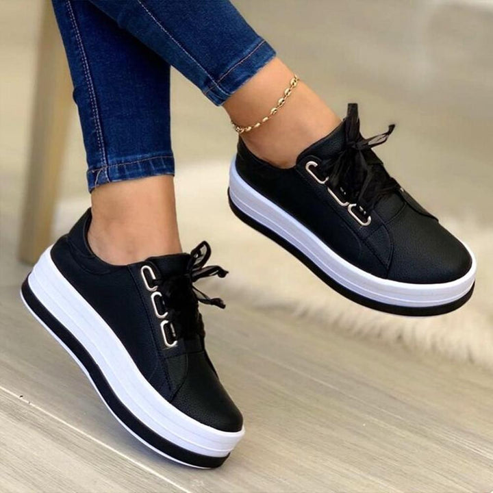 Afbeelding van Heidi orthopedische schoenen, waarbij het comfort en de antislip rubberen zool zichtbaar zijn.