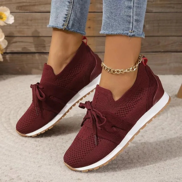 Orthopedische damesschoenen, elegant en comfortabel, in rood met antislipzool en ademend materiaal.
